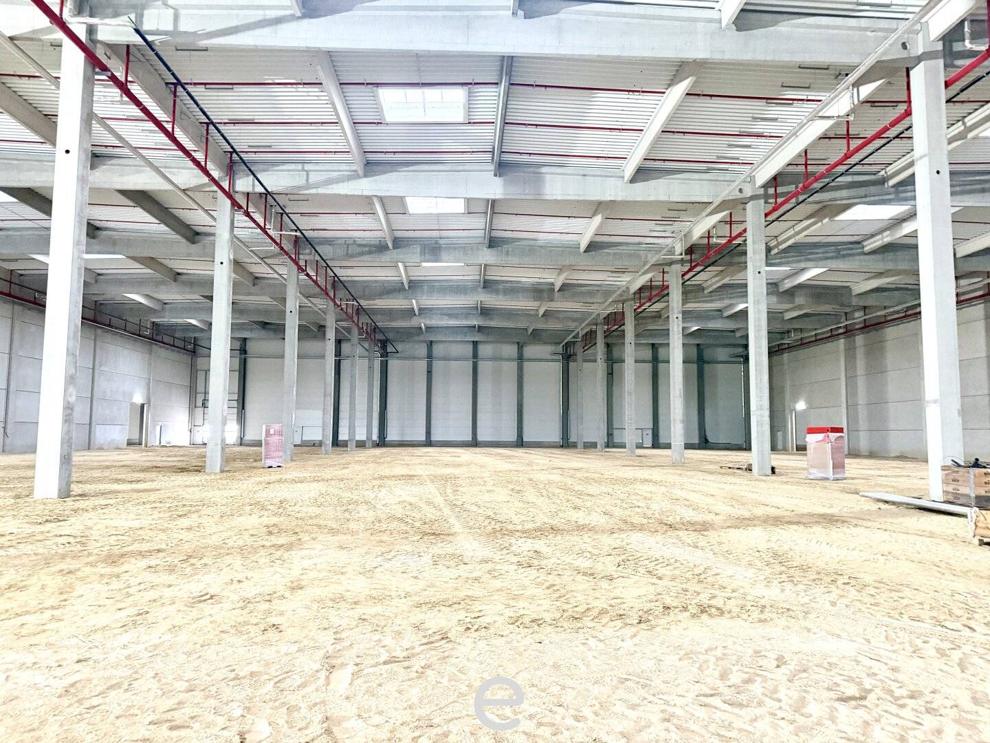 Directly at the border between Austria, Slovakia and Hungary Warehouse and production hall for rent from 3,500 m²