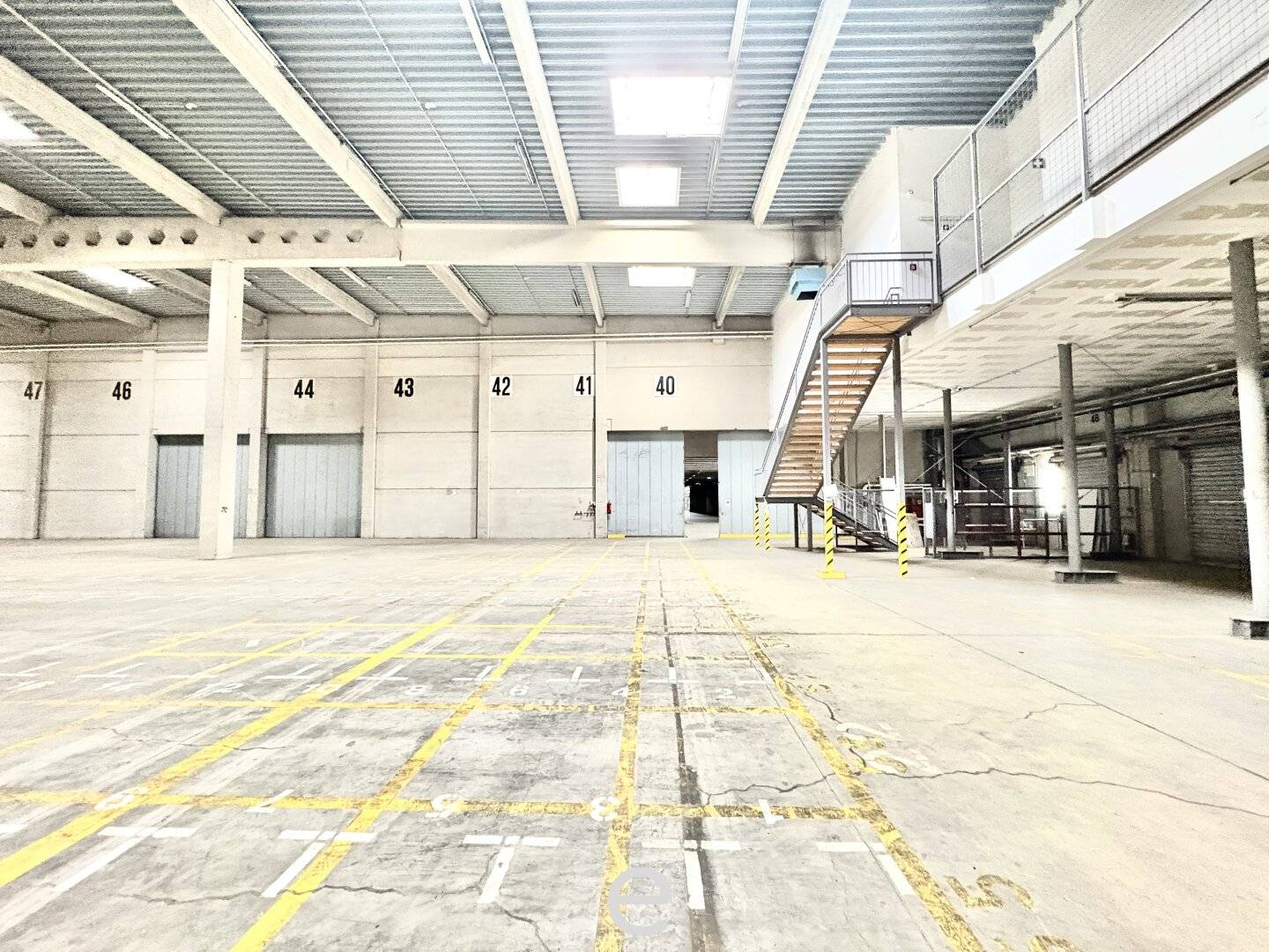 Block warehouse at top price in prime location – Wiener Neudorf