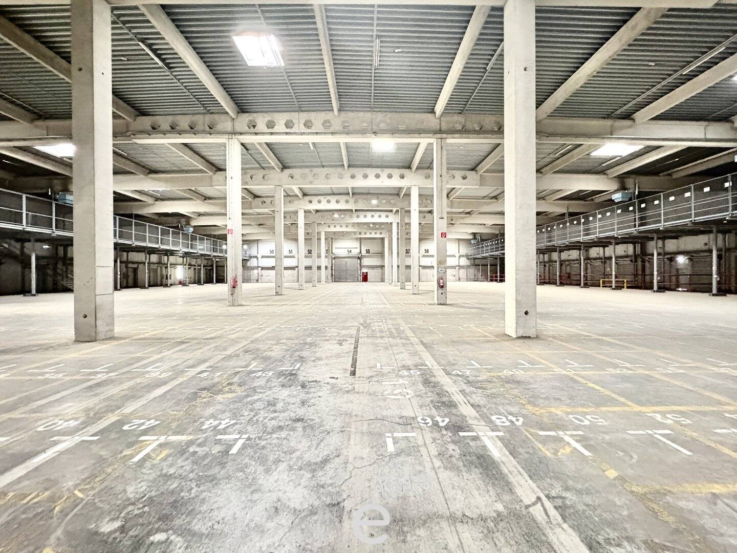 Block warehouse at top price in prime location – Wiener Neudorf