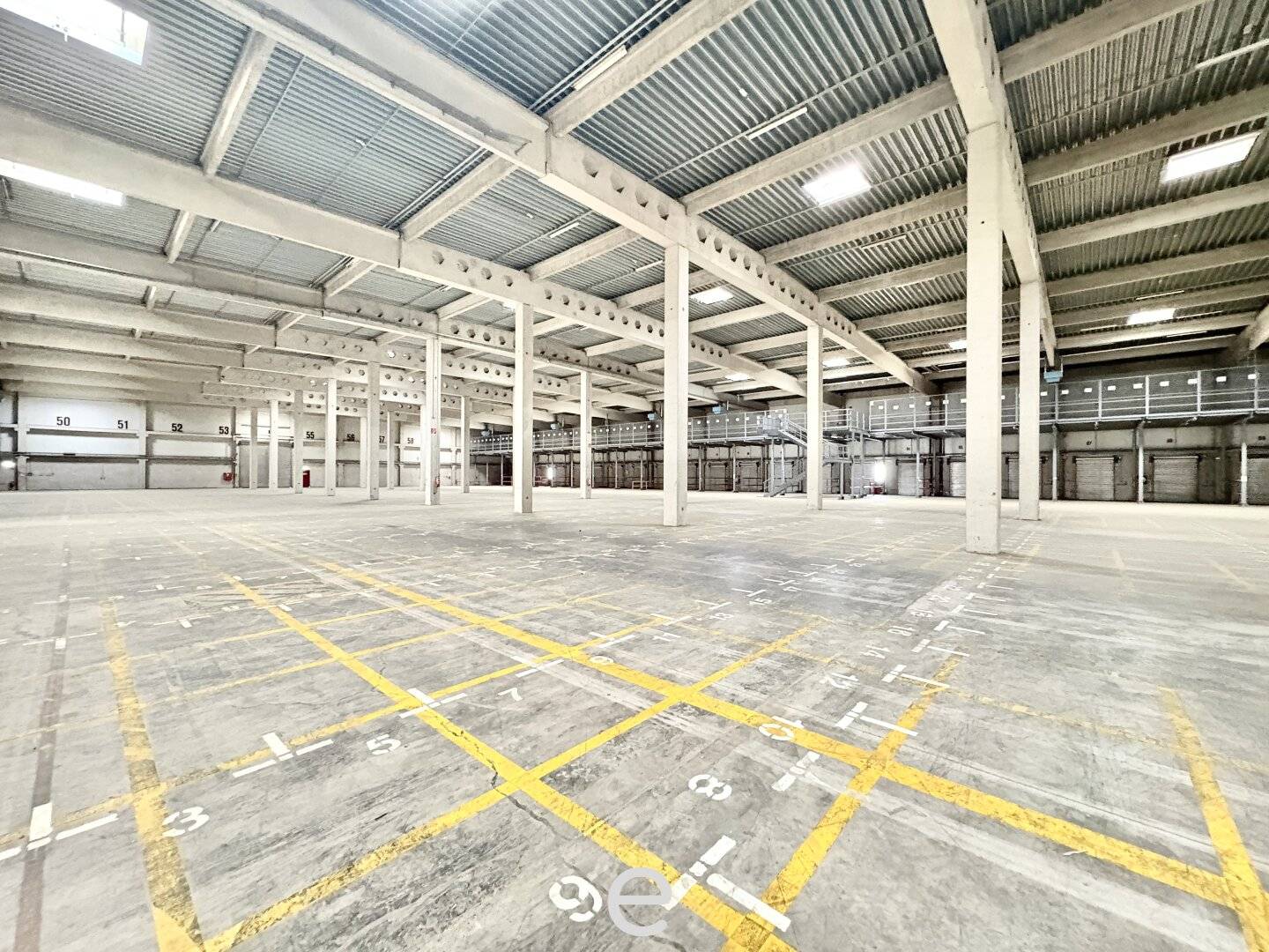 Block warehouse at top price in prime location – Wiener Neudorf