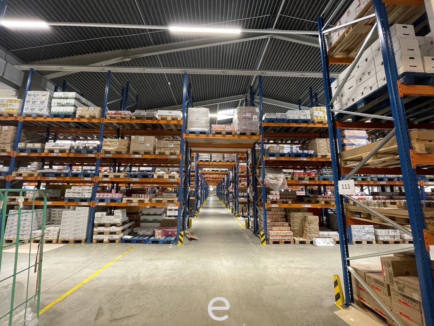 Commercial property with warehouse and office space in Linz