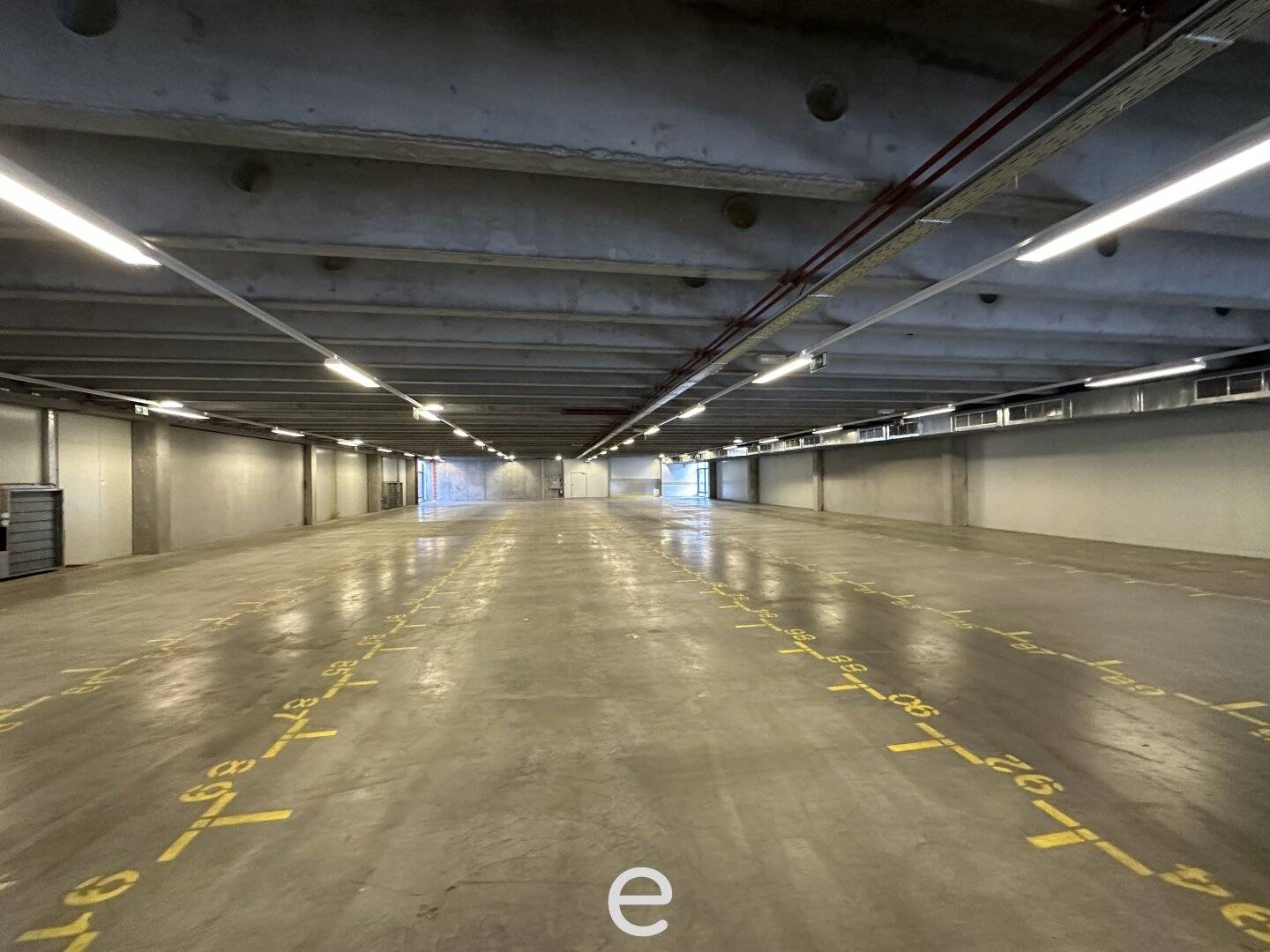 Warehouse space in 16th district with freight elevator and district heating