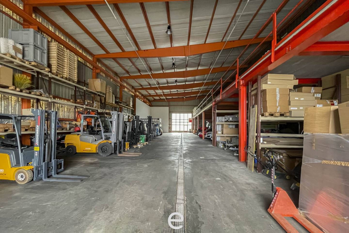 Divisible warehouse with overhead cranes in Schlatt