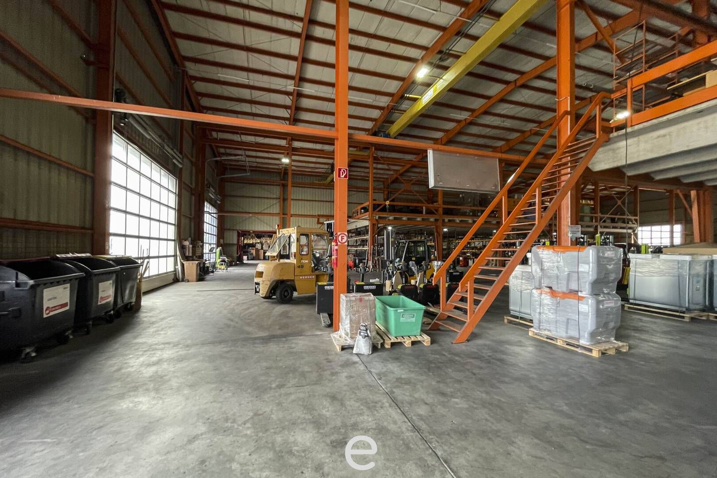 Divisible warehouse with overhead cranes in Schlatt
