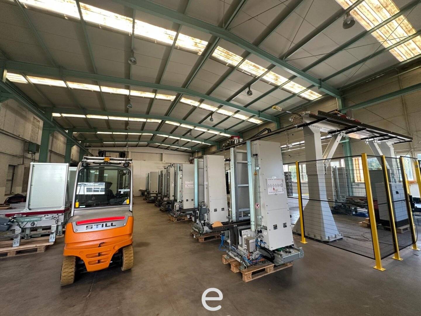 Spacious warehouse with 8 m ceiling in Sierning