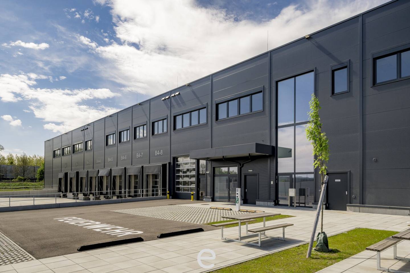 New Logistics Hall in the North of Vienna on the A22