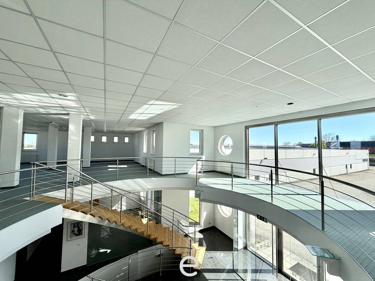 Production and storage space including office location between Sattledt and Wels