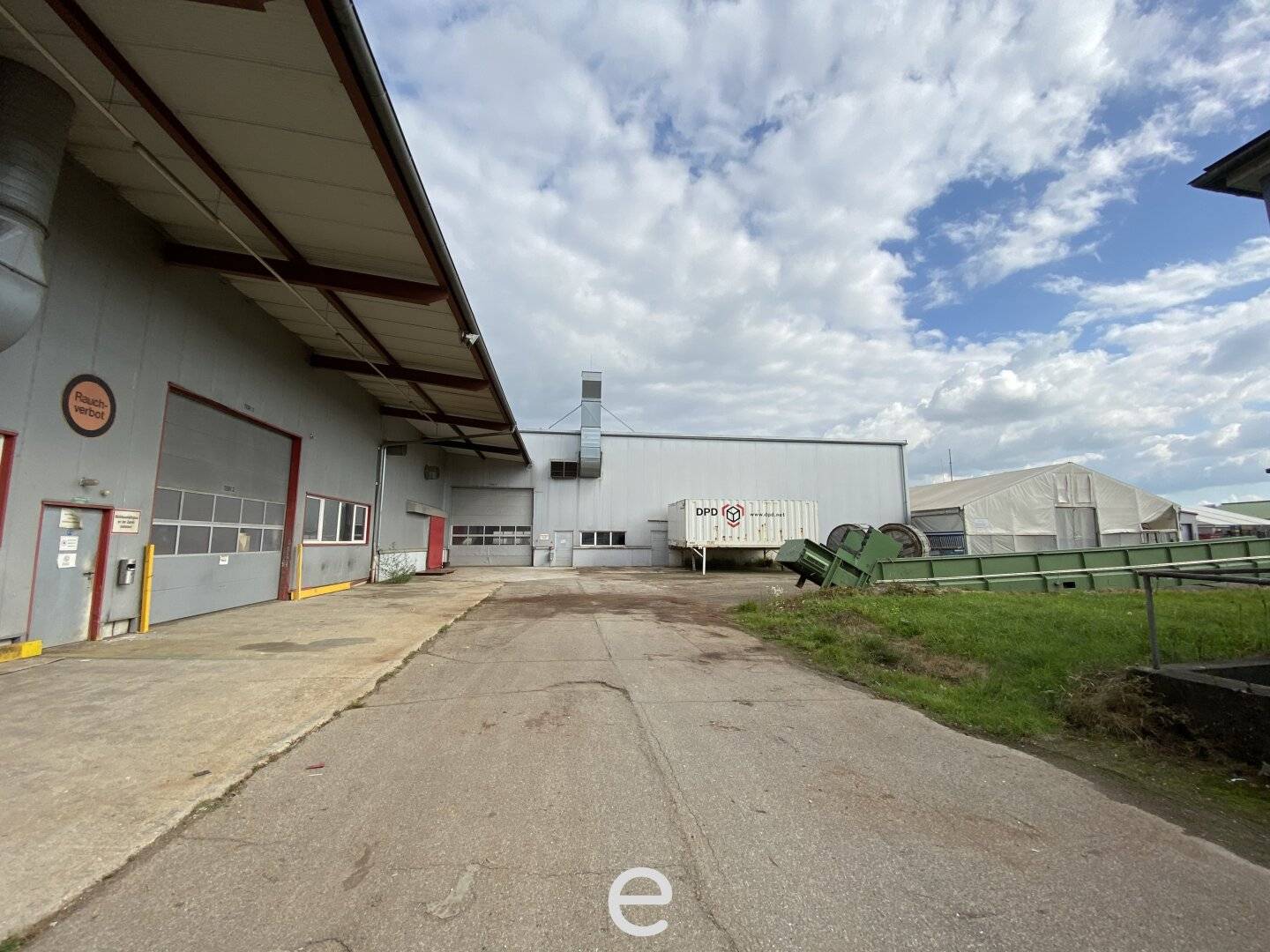 Heated warehouse with approx. 7 to 9 meter hall height, various crane systems, open spaces, etc. for rent in Asten of the Netherlands? in Asten? Wait