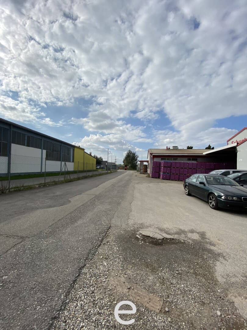 Heated warehouse with approx. 7 to 9 meter hall height, various crane systems, open spaces, etc. for rent in Asten of the Netherlands? in Asten? Wait