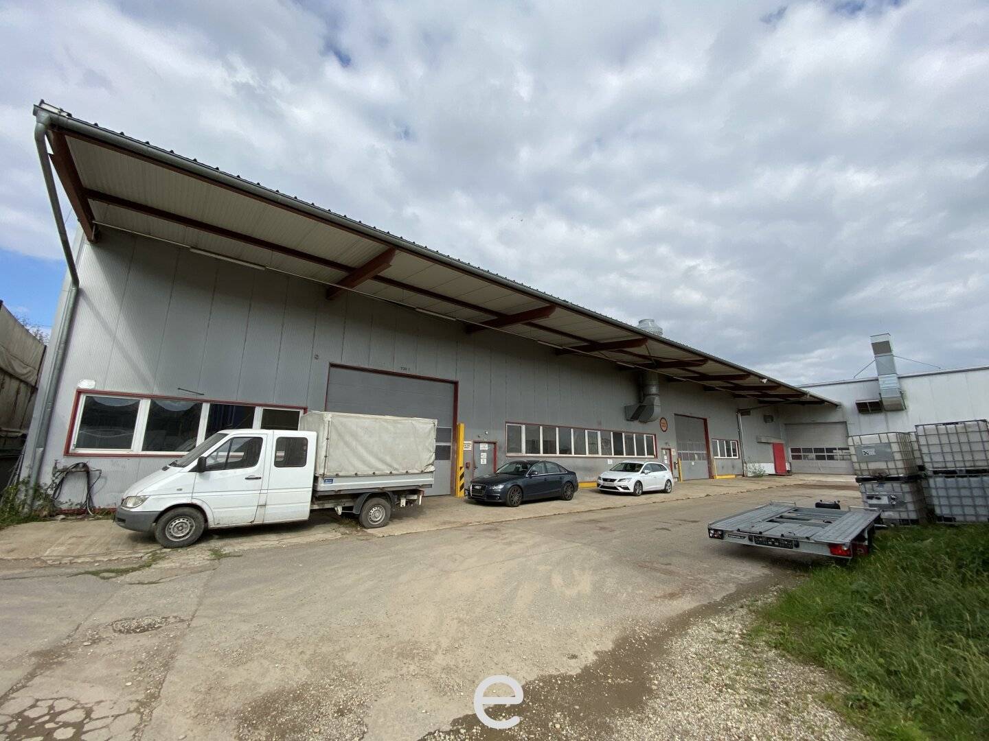 Heated warehouse with approx. 7 to 9 meter hall height, various crane systems, open spaces, etc. for rent in Asten of the Netherlands? in Asten? Wait