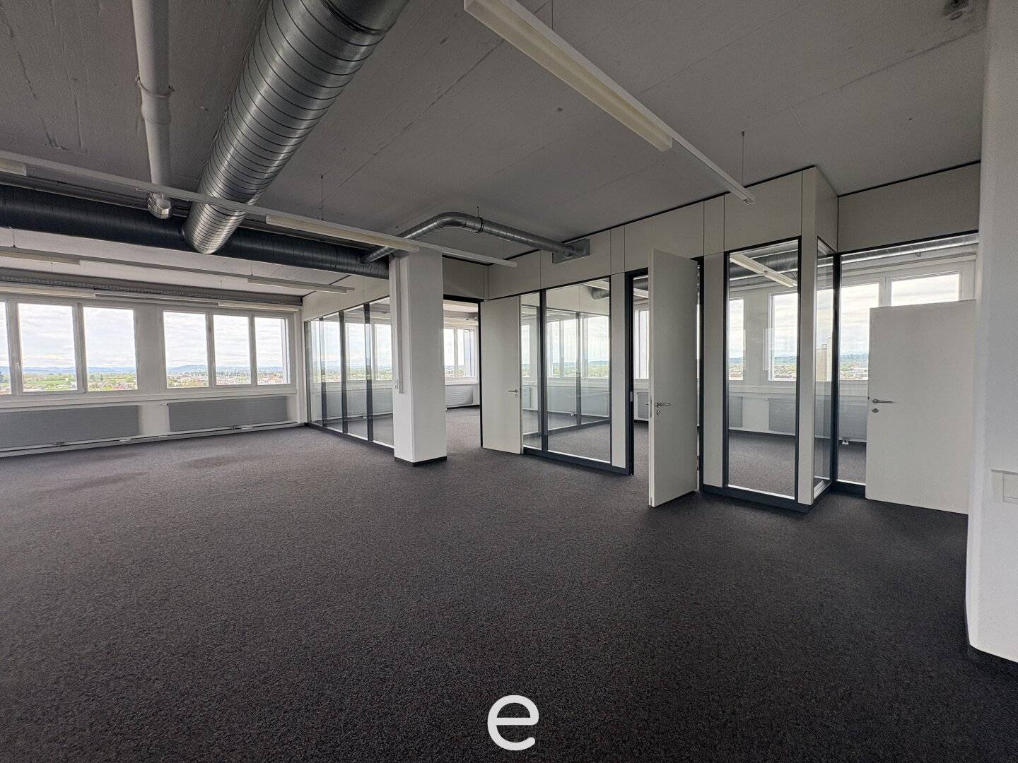 Modern office spaces with flexible use options, total area approx. 713 m² in Marchtrenk for rent