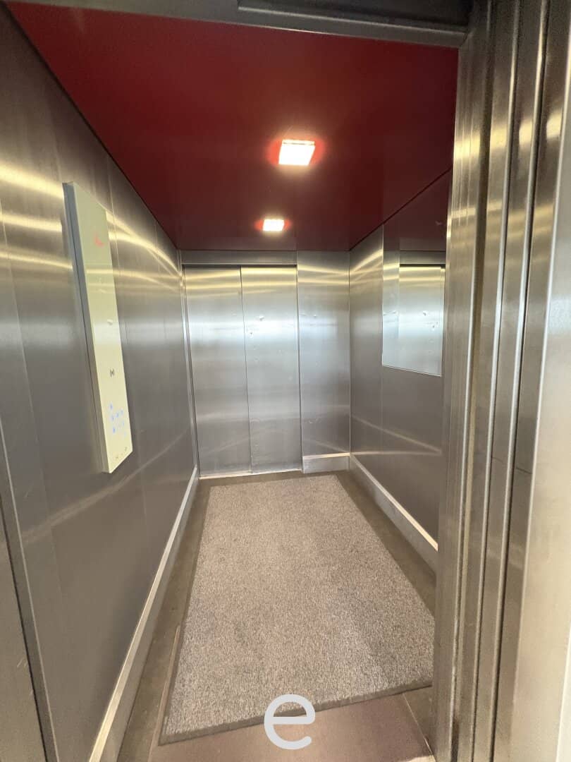 Modern office spaces with flexible use options, total area approx. 713 m² in Marchtrenk for rent
