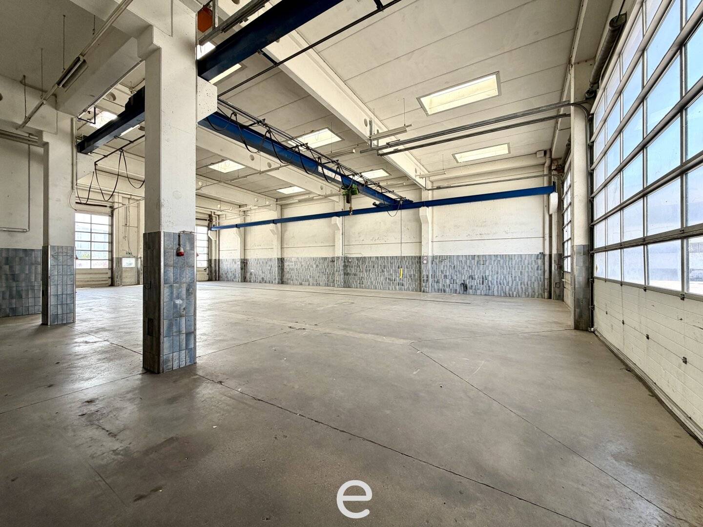 Storage and production space directly on the B1 in Wels