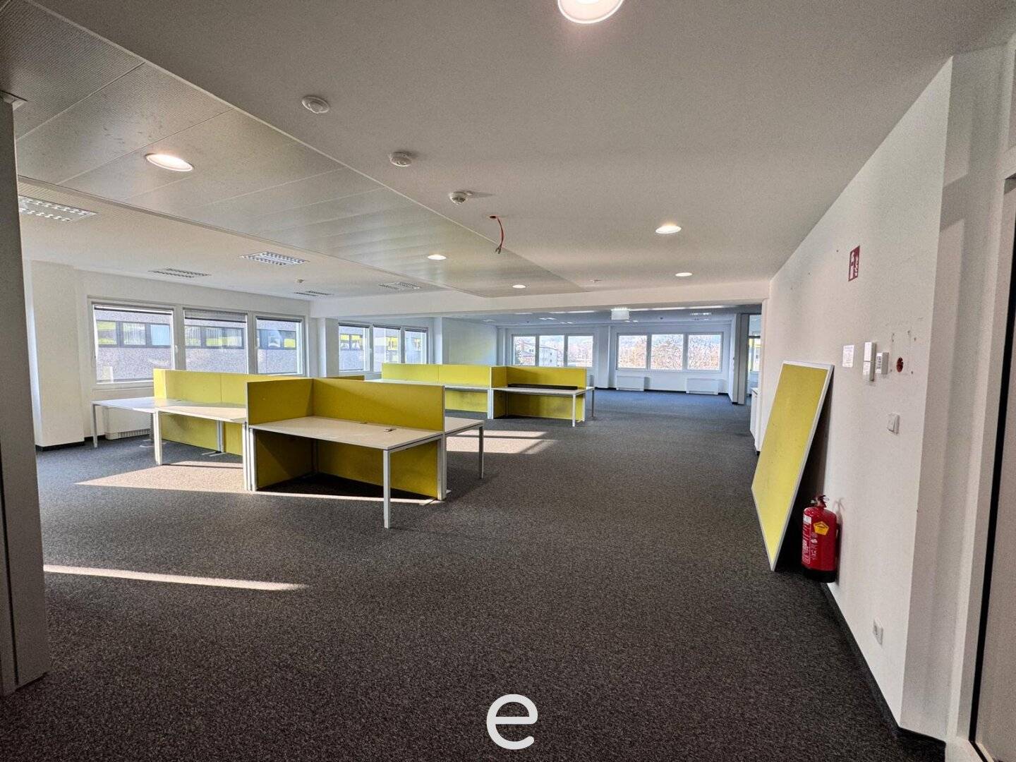 Modern office spaces with terrace near the Danube promenade