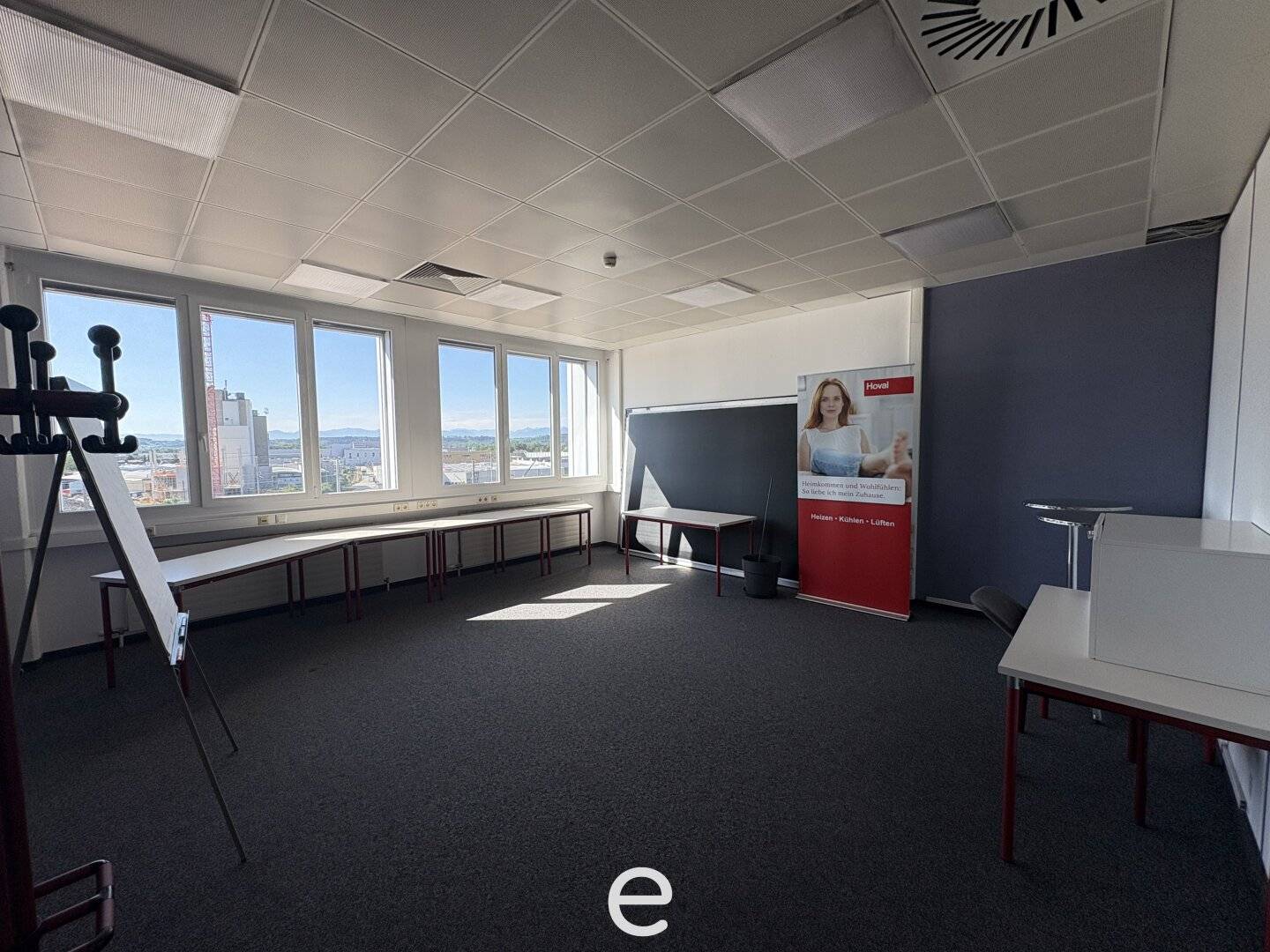 Modern office space with storage and storerooms in Marchtrenk