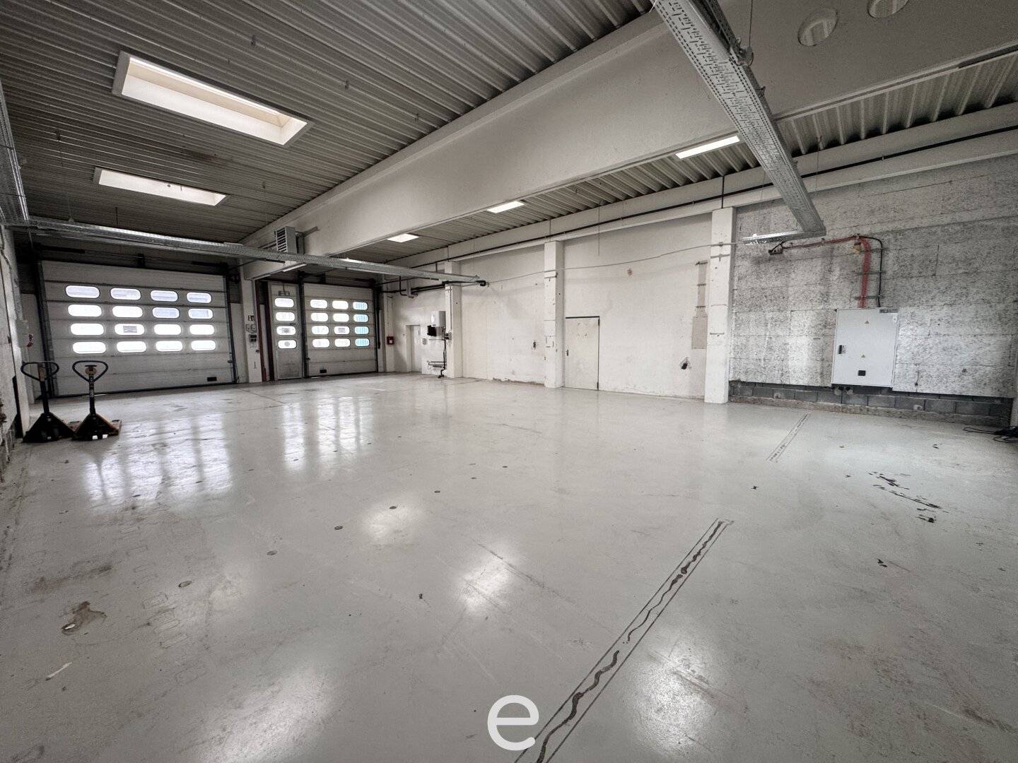 Warehouse with Office Space in Wels Terminal Commercial Area