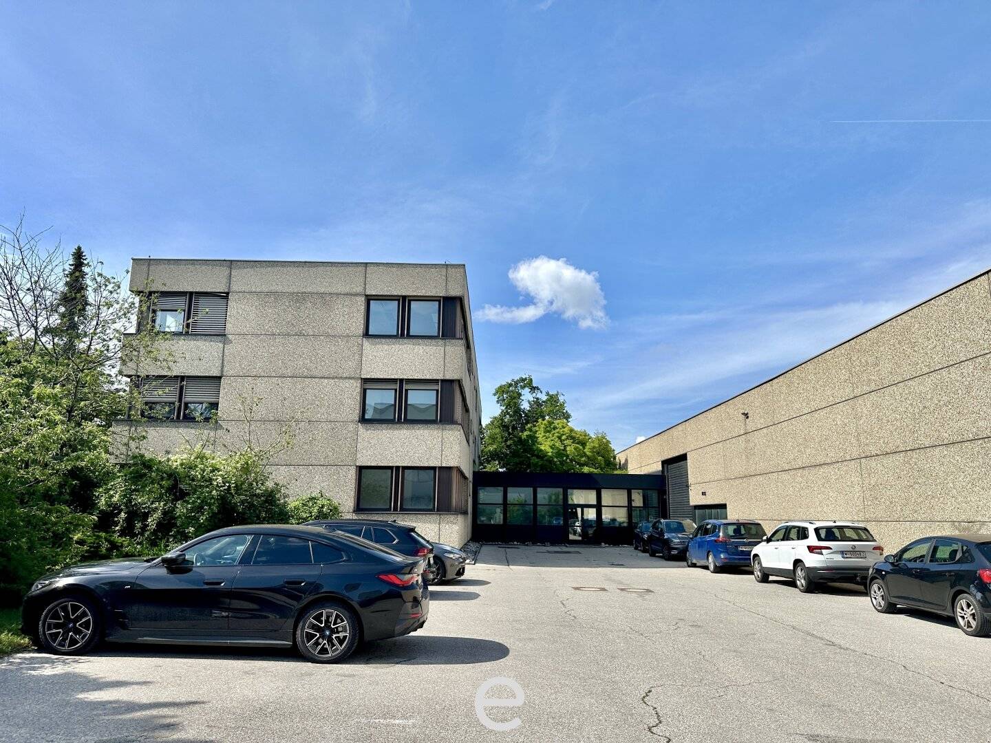 600 m² warehouse space and individual office spaces in Vienna for rent