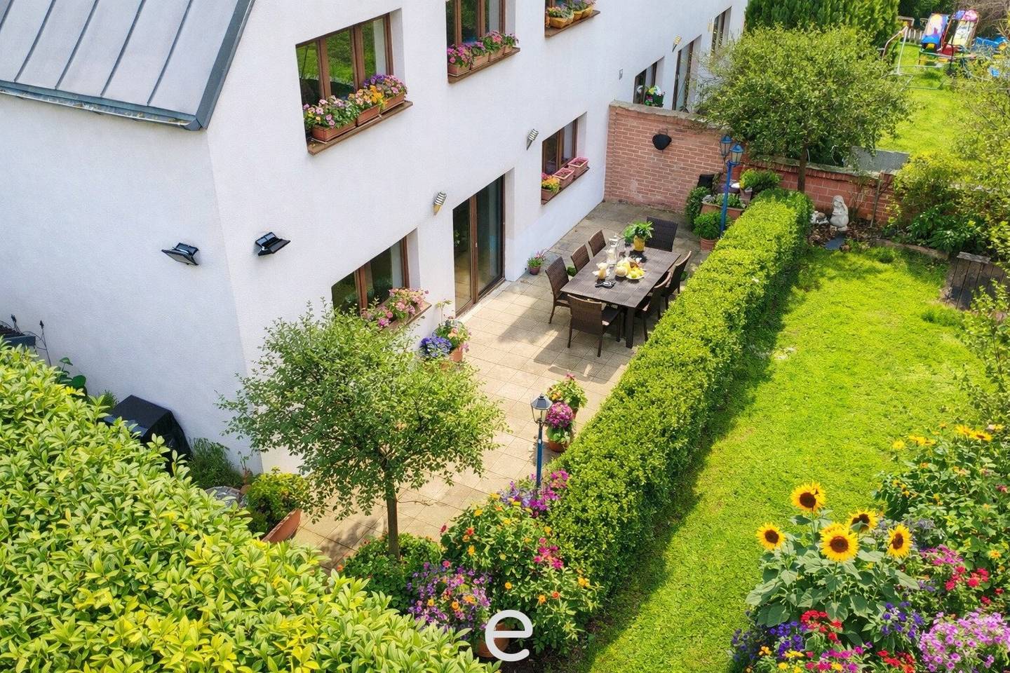 Stylish semi-detached house with roof terrace, garden and double carport in Gaaden