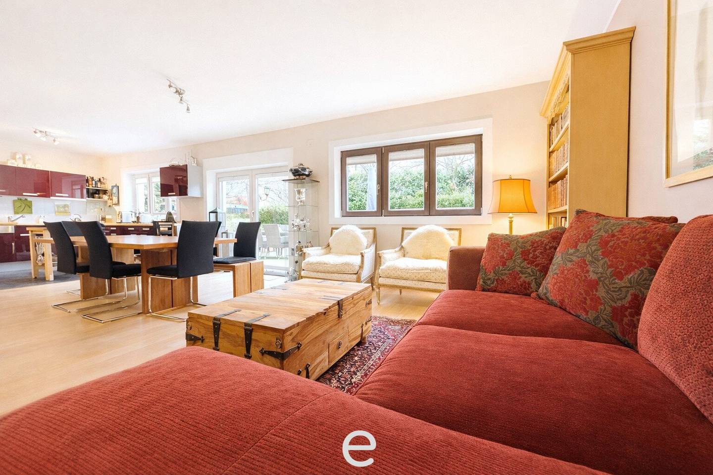 Stylish semi-detached house with roof terrace, garden and double carport in Gaaden