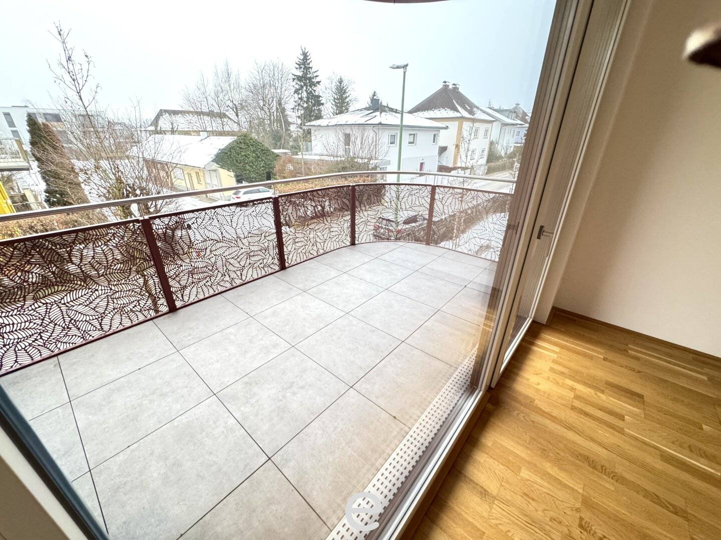Neubauwohnung mit Balkon und Tiefgarage in zentraler Lage