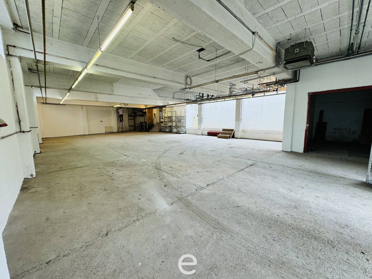 Storage space Wels Neustadt with approx. 249.00 m² and approx. 35.00 m² for rent