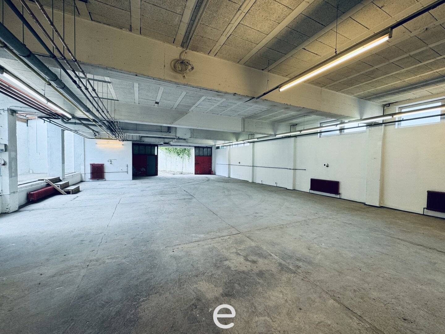 Storage space Wels Neustadt with approx. 249.00 m² and approx. 35.00 m² for rent