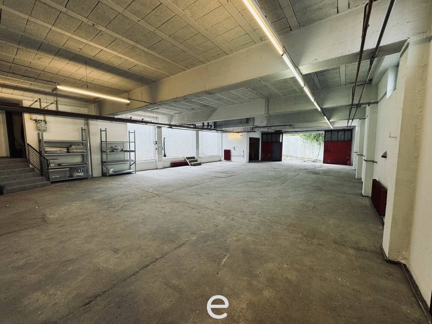 Storage space Wels Neustadt with approx. 249.00 m² and approx. 35.00 m² for rent