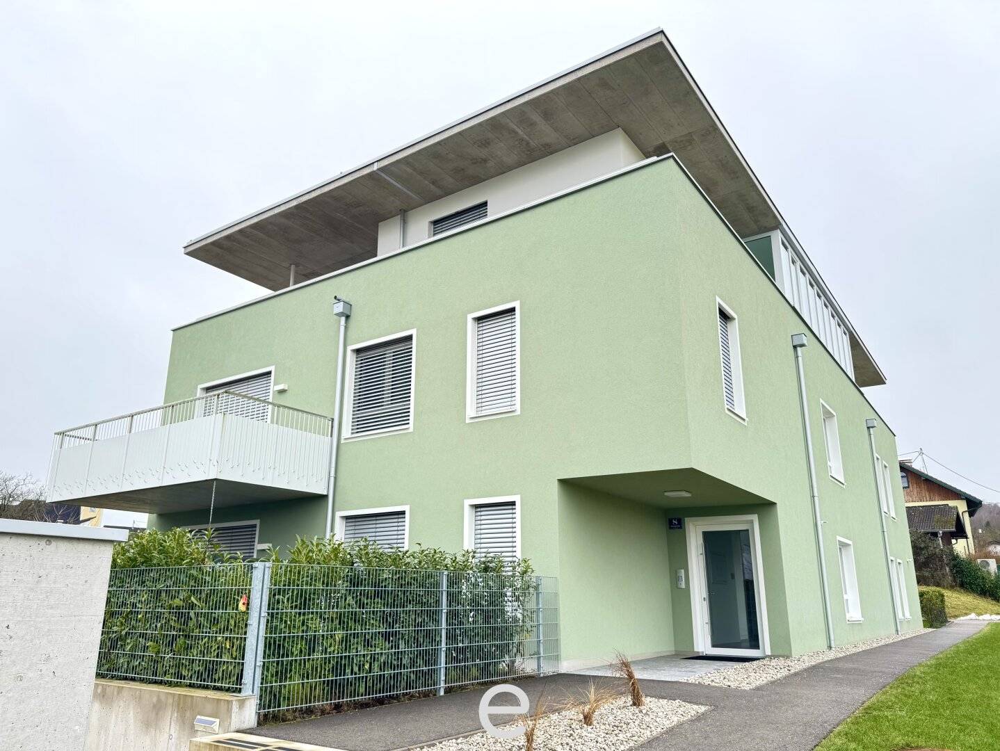 Erdgeschosswohnung mit Garten und Carport in ruhiger Lage