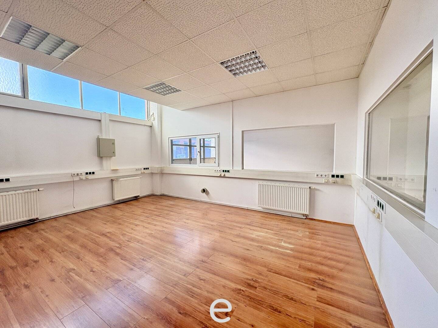 Lager- und Produktionshalle mit Büro in Vösendorf zu mieten