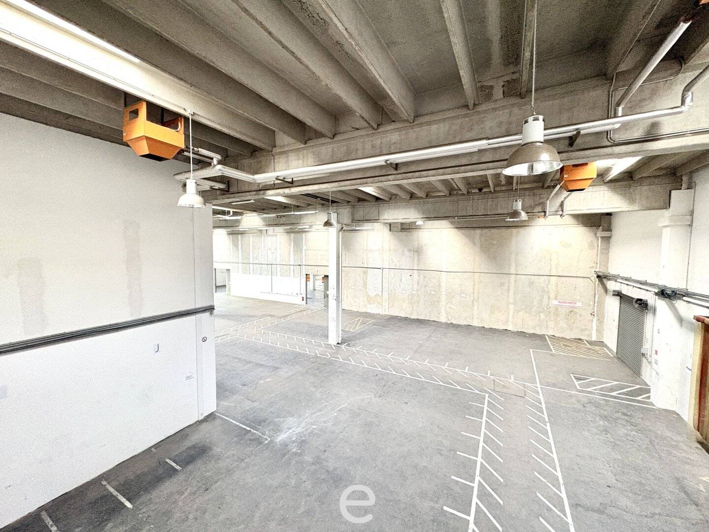 Warehouse hall with office in Vösendorf for rent