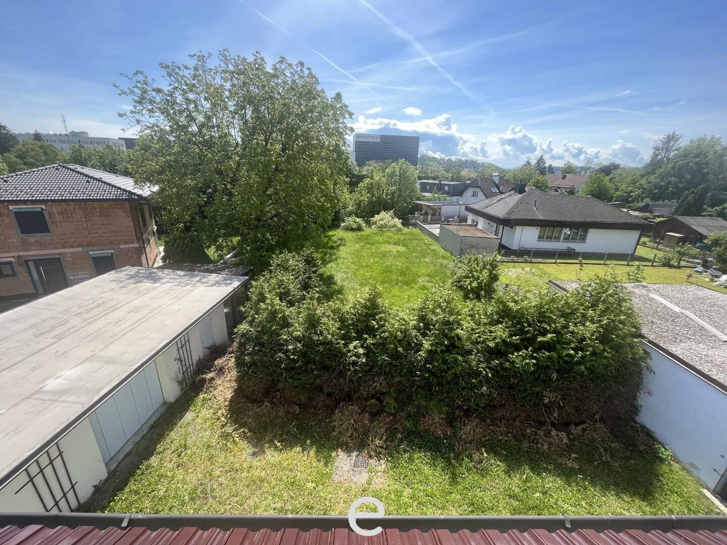 Mehrfamilienhaus mit großem Garten und Garage in Wels