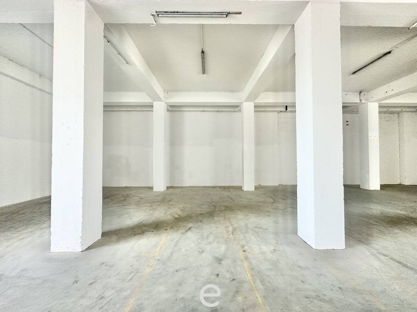 1000 m² warehouse hall flexible in Enns for rent