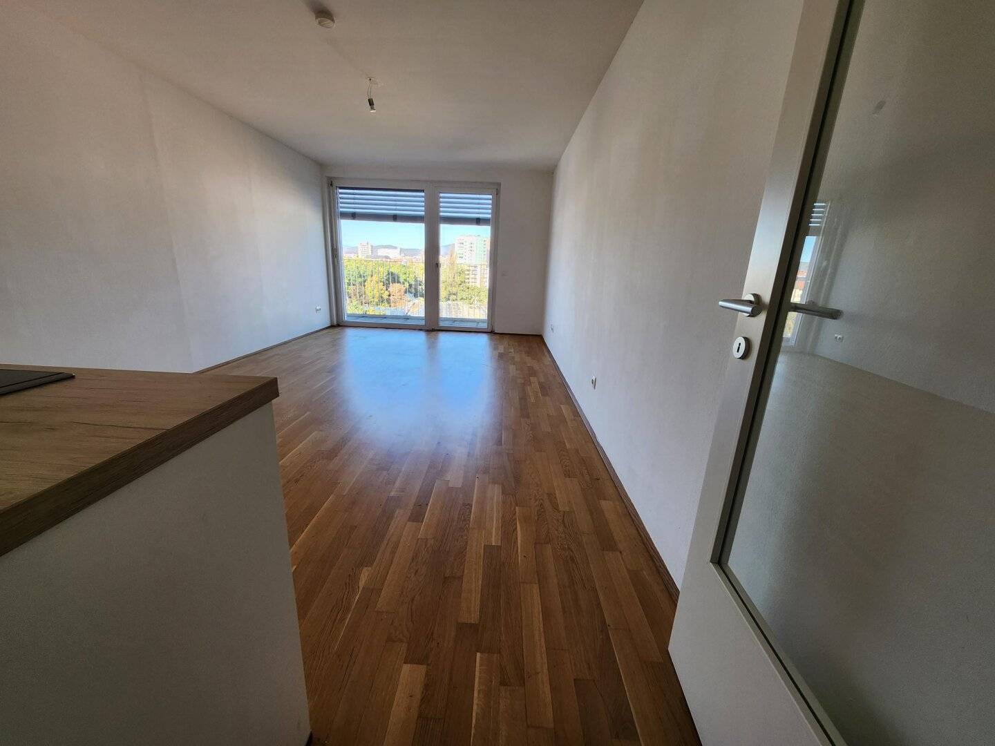 Helle 2 Zimmer Wohnung mit Balkon und Blick
