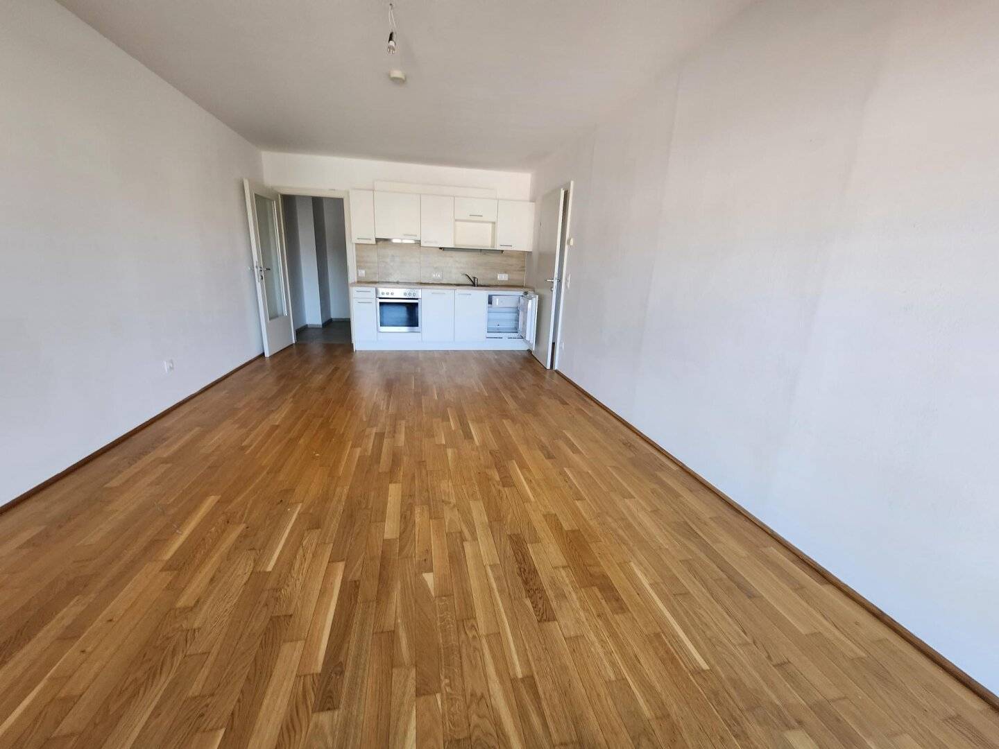 Helle 2 Zimmer Wohnung mit Balkon und Blick