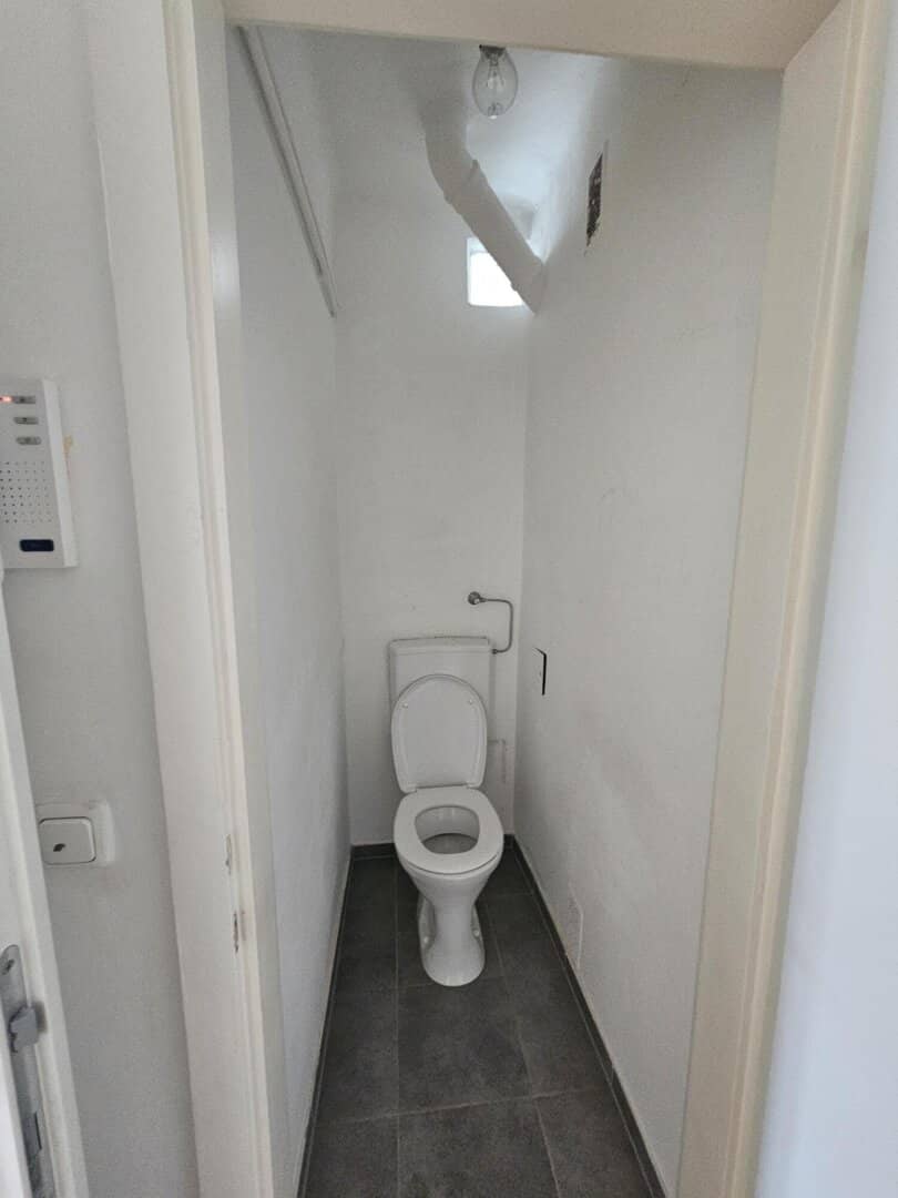 Unlimited tenancy and affordable three room apartment