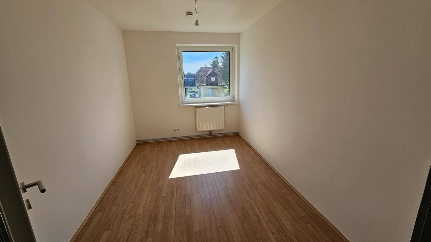 Bright Apartment with Loggia and Parking
