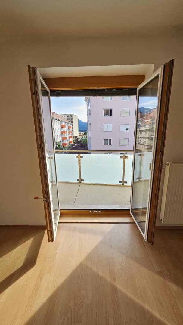 Bright apartment with balcony in a great location