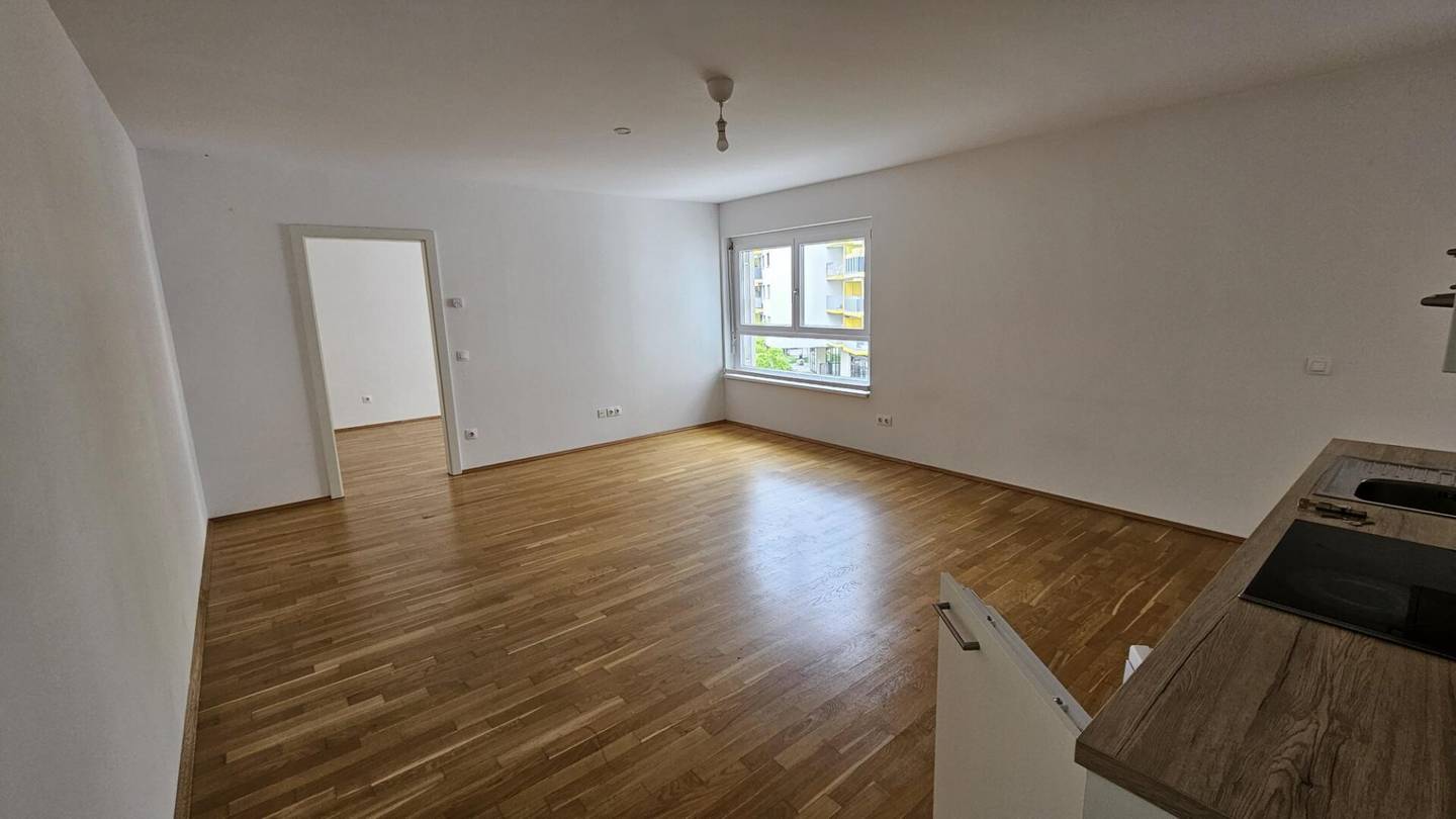Non-fixed-term and modern two room apartment with loggia in top location