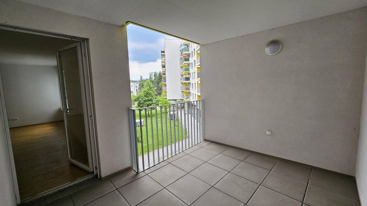 Non-fixed-term and modern two room apartment with loggia in top location