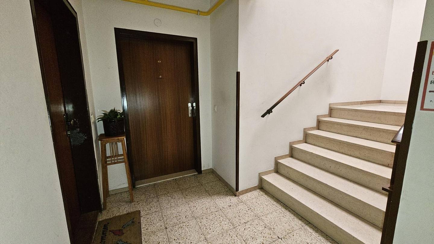 Renovated two room apartment?"Sanierte zwei Zimmerwohnung"