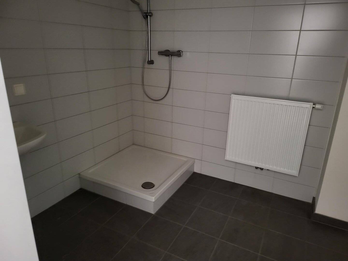 unbefristete 2-Zimmer-Wohnung mit großer Freifläche - 3. Zimmer möglich!