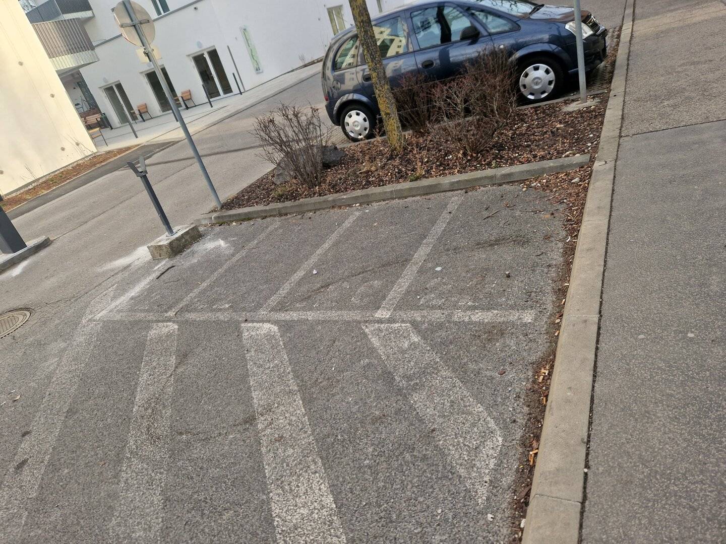 Kundratstraße 16 | Motorcycle parking space