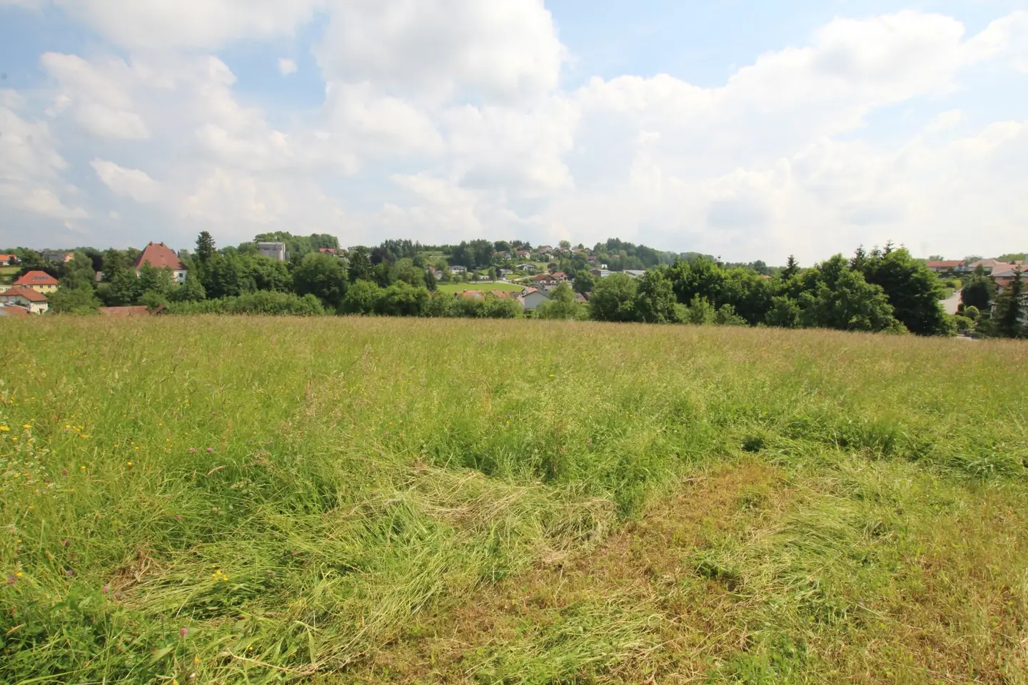 1018 m² plot of land in a quiet settlement in 4760 Raab for sale
