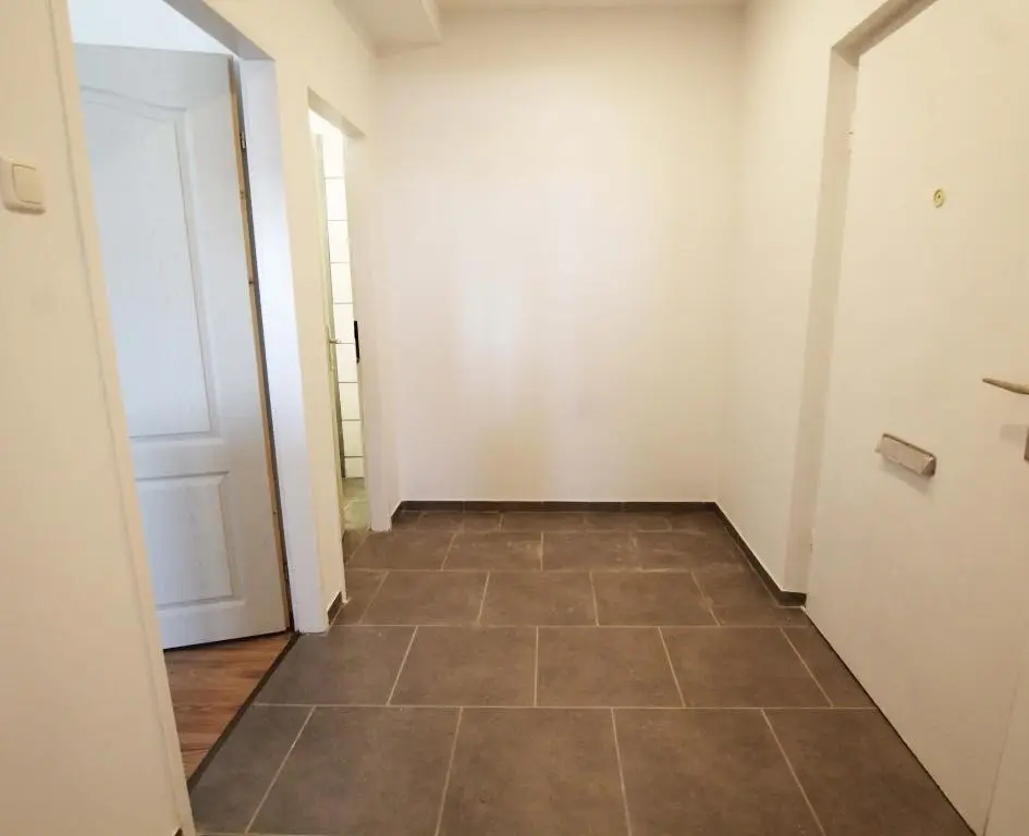 Renovated 3 room apartment in Wels ideal investment property near FH Campus Wels for purchase