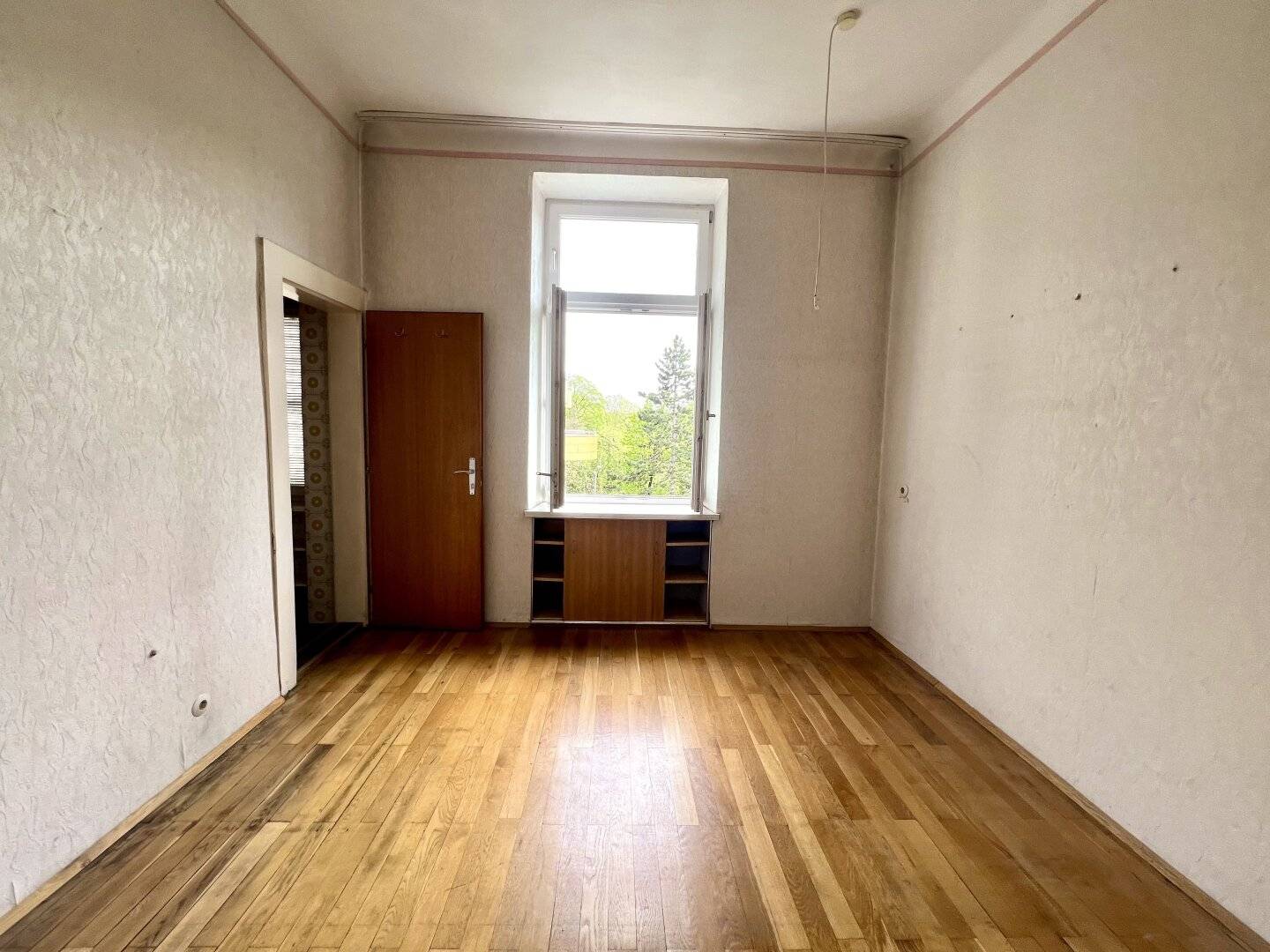 Perfectly laid out 2 room apartment in Graz city center location directly at the Grazer Augarten