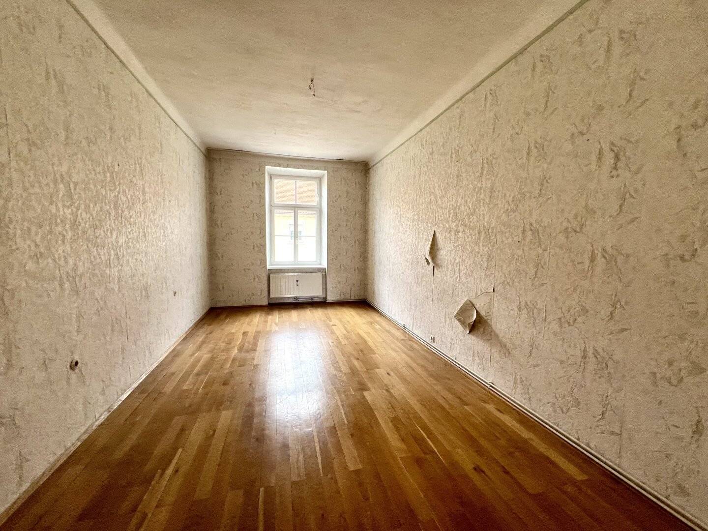 Perfectly laid out 2 room apartment in Graz city center location directly at the Grazer Augarten