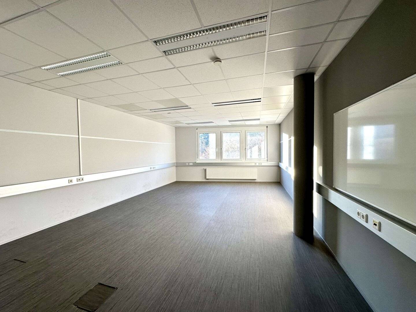 Hochwertig ausgestattete, lichtdurchflutete Bürofläche (barrierefrei!) in zentraler und frequentierter Lage im Grazer Bezirk Strassgang