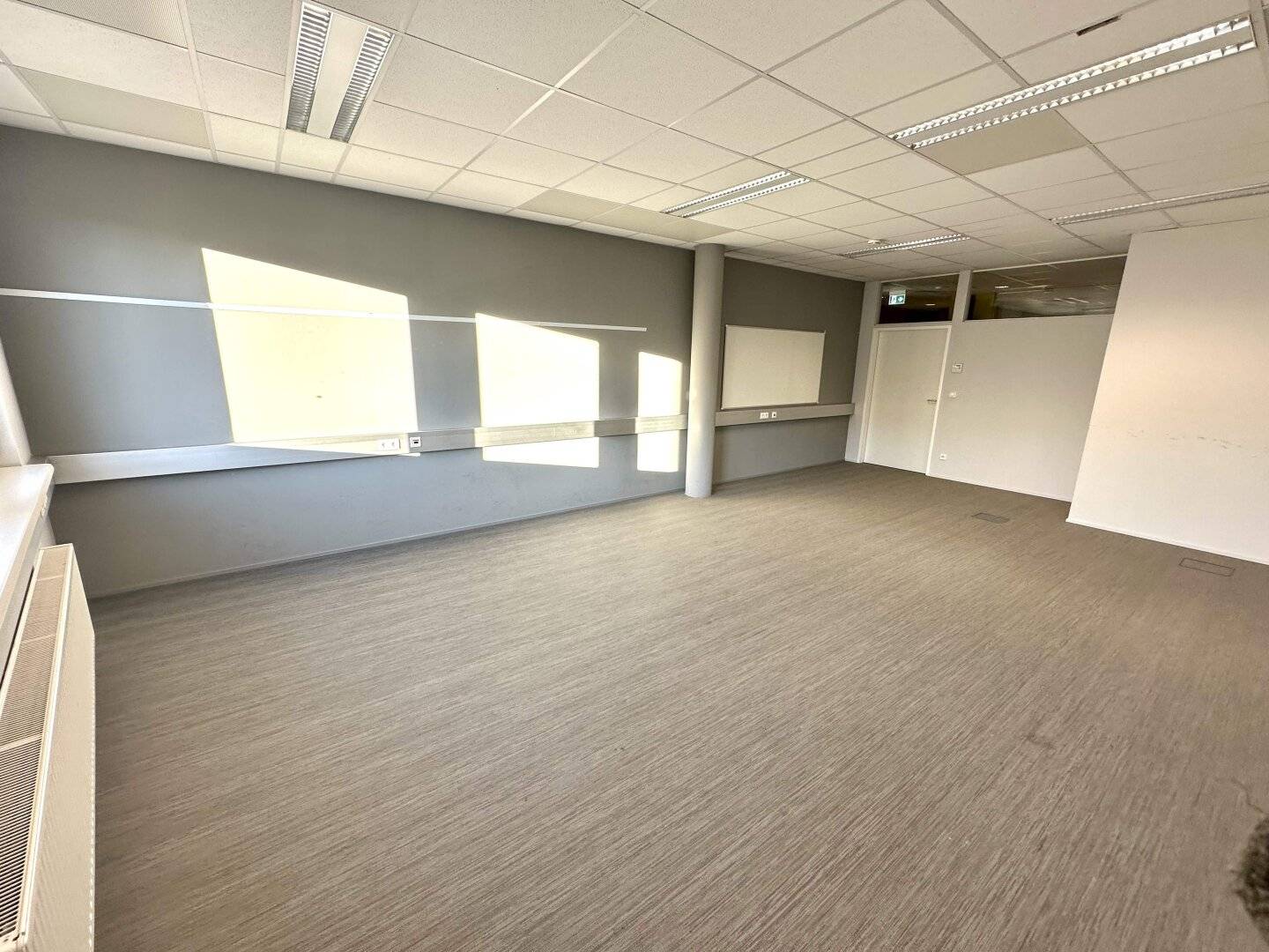 Hochwertig ausgestattete, lichtdurchflutete Bürofläche (barrierefrei!) in zentraler und frequentierter Lage im Grazer Bezirk Strassgang