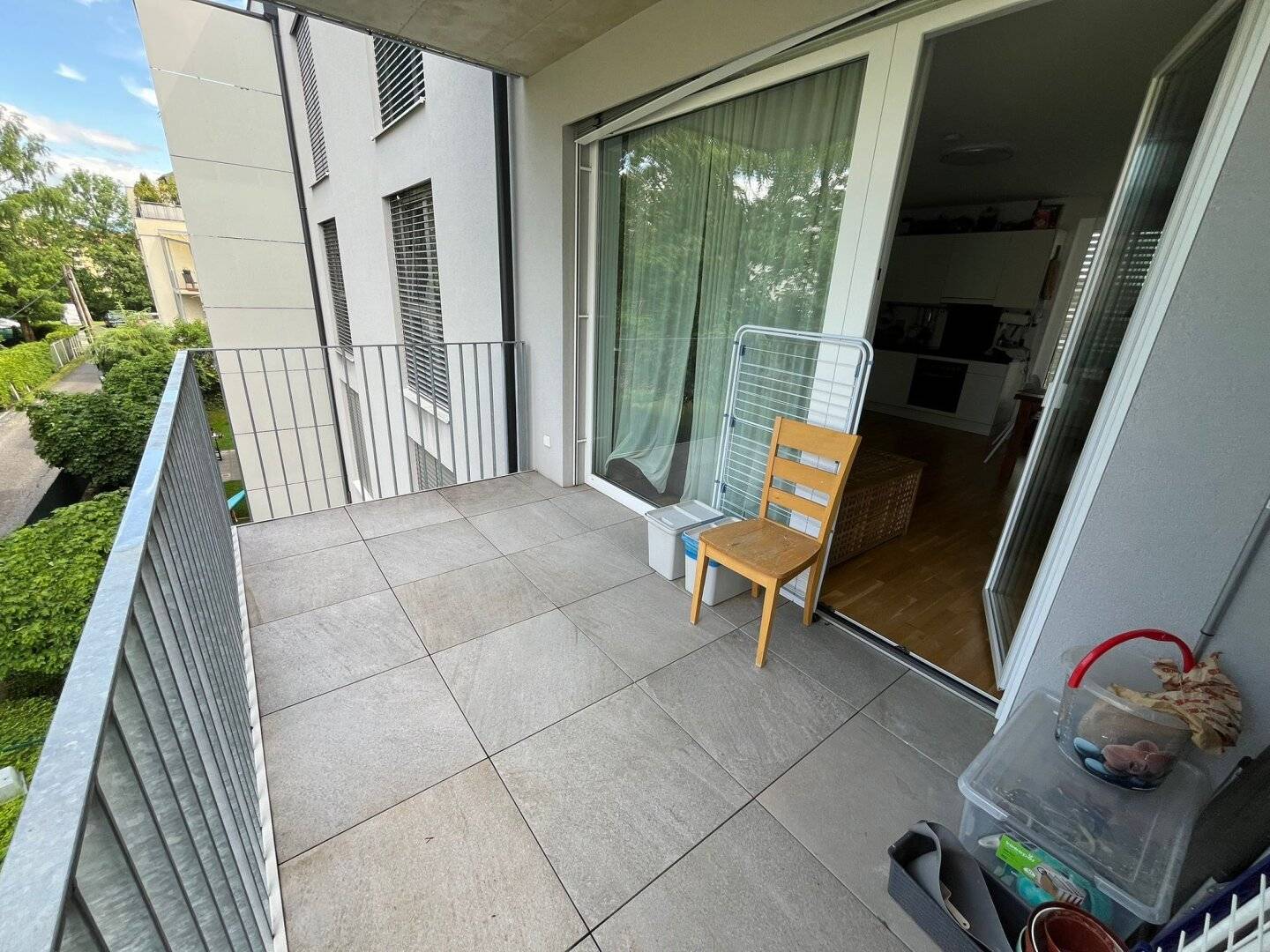 No commission! Beautiful 3-room apartment with balcony in a very good and central location near Lendplatz? Add your correct punctuation? Please remove the question mark.