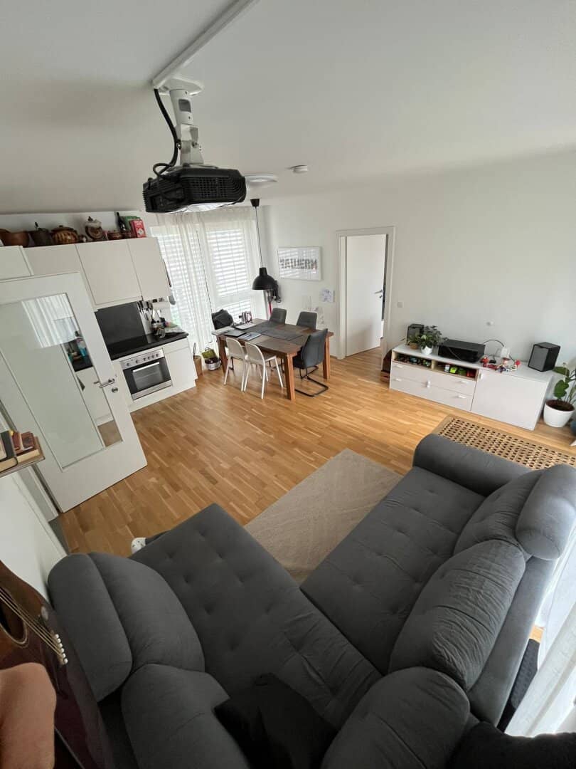 No commission! Beautiful 3-room apartment with balcony in a very good and central location near Lendplatz? Add your correct punctuation? Please remove the question mark.